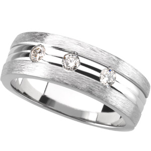 Men's 1/3 ct tw Diamond Tapered Band